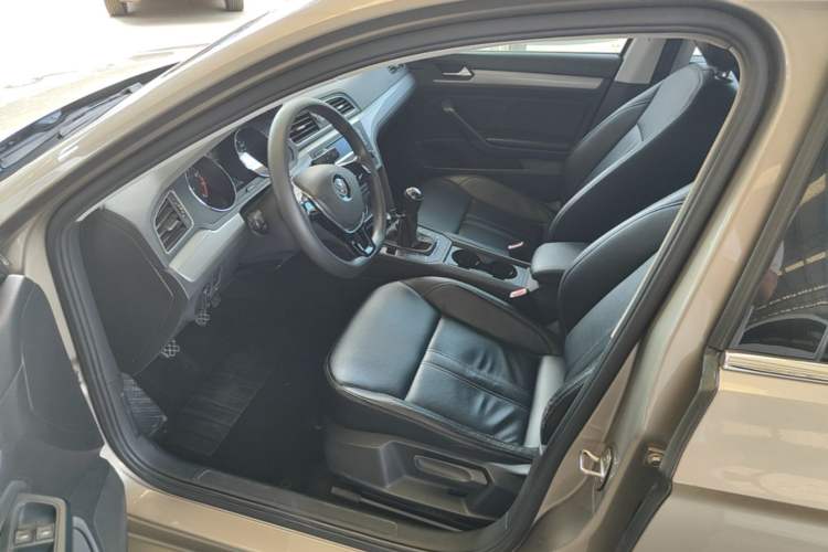 Used Volkswagen Lamando 2015 230TSI Manual Trend Edition Left Front Seat