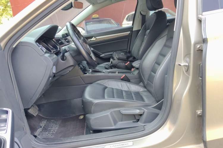 Used Volkswagen Lamando 2015 330TSI DSG Comfort Edition Left Front Seat