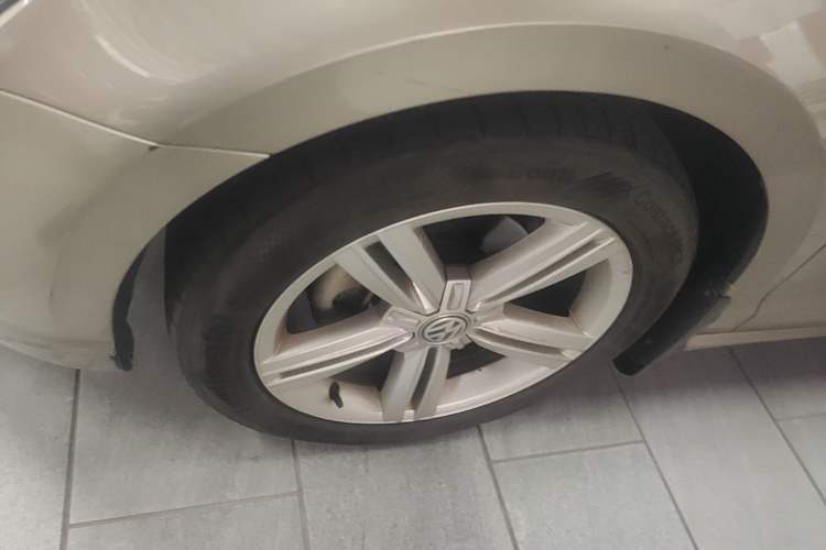 Used Volkswagen Lamando 2015 280TSI DSG Comfort Edition Left Front Wheel Hub