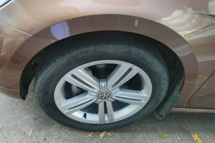 Used Volkswagen Lamando 2015 280TSI DSG Comfort Edition Left Front Wheel Hub