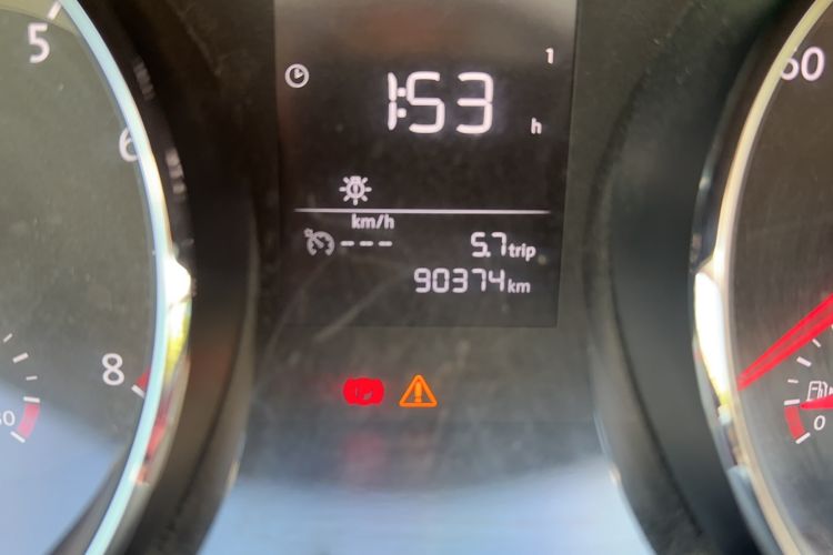 Used Volkswagen Lamando 2015 230TSI DSG Fashion Edition Odometer Close Up