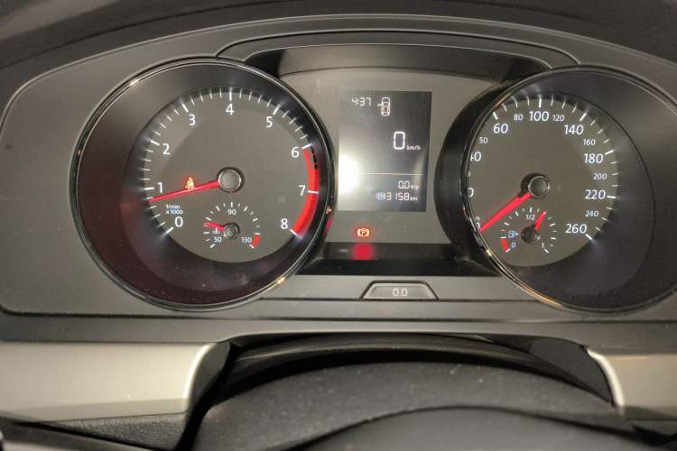 Used Volkswagen Lamando 2015 230TSI Manual Trend Edition Odometer Close Up