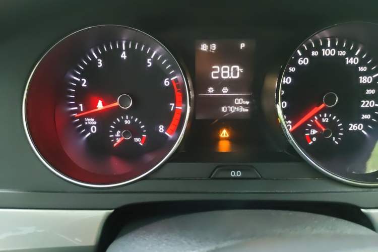 Used Volkswagen Lamando 2015 230TSI DSG Fashion Edition Odometer Close Up