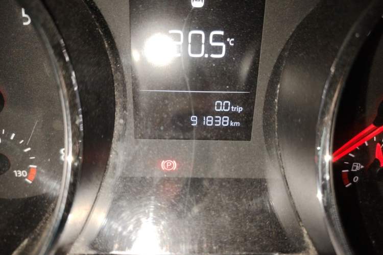 Used Volkswagen Lamando 2015 230TSI Manual Trend Edition Odometer Close Up