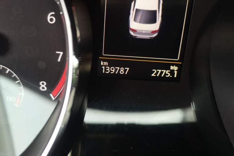 Used Volkswagen Lamando 2015 330TSI DSG Luxury Edition Odometer Close Up