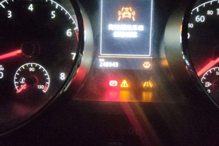 Used Volkswagen Lamando 2015 280TSI DSG Luxury Edition Odometer Close Up