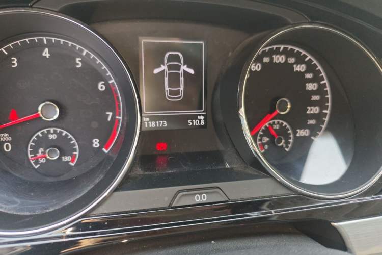 Used Volkswagen Lamando 2015 280TSI DSG Comfort Edition Odometer Close Up
