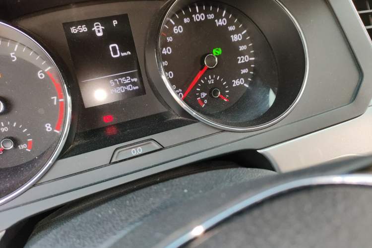 Used Volkswagen Lamando 2015 230TSI DSG Fashion Edition Odometer Close Up