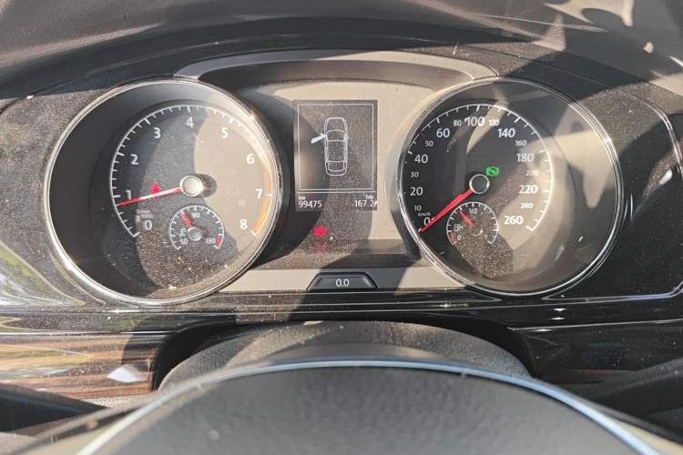 Used Volkswagen Lamando 2015 280TSI DSG Comfort Edition Odometer Close Up