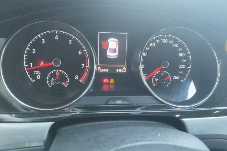 Used Volkswagen Lamando 2015 280TSI DSG Luxury Edition Odometer Close Up