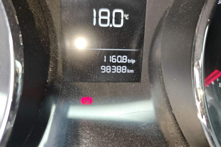 Used Volkswagen Lamando 2015 230TSI DSG Fashion Edition Odometer Close Up