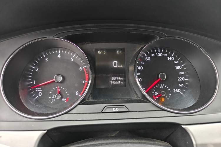 Used Volkswagen Lamando 2015 230TSI DSG Fashion Edition Odometer Close Up
