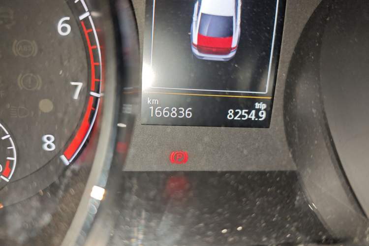 Used Volkswagen Lamando 2015 280TSI DSG Luxury Edition Odometer Close Up