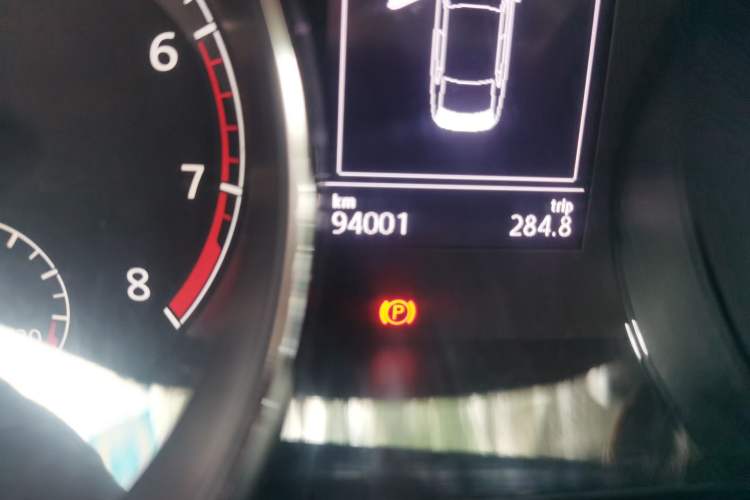 Used Volkswagen Lamando 2015 330TSI DSG Comfort Edition Odometer Close Up