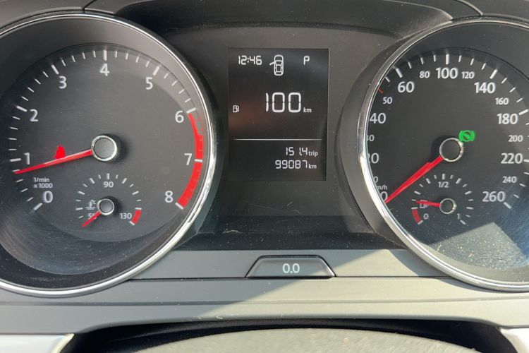 Used Volkswagen Lamando 2015 230TSI DSG Fashion Edition Odometer Close Up
