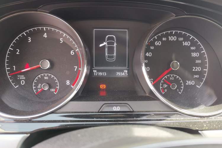 Used Volkswagen Lamando 2015 280TSI DSG Comfort Edition Odometer Close Up