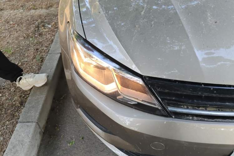 Used Volkswagen Lamando 2015 230TSI DSG Fashion Edition Right Front Headlight