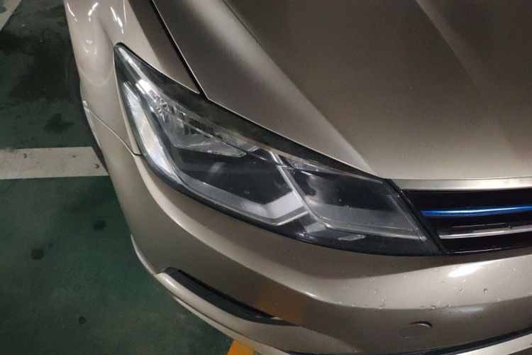 Used Volkswagen Lamando 2015 230TSI Manual Trend Edition Right Front Headlight
