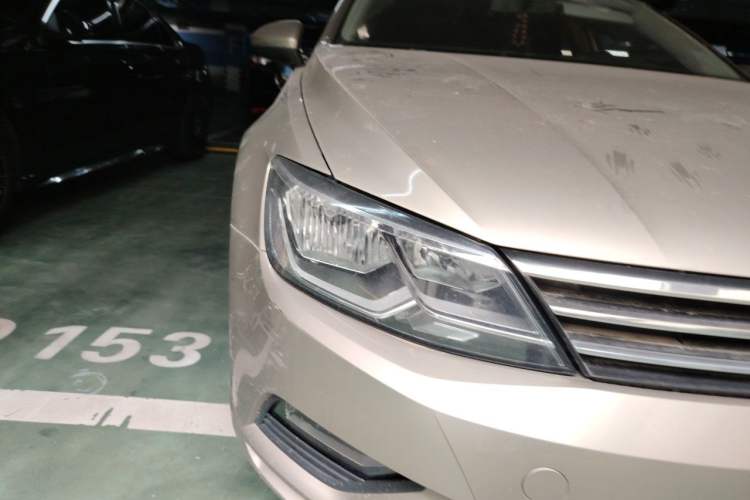 Used Volkswagen Lamando 2015 230TSI Manual Trend Edition Right Front Headlight
