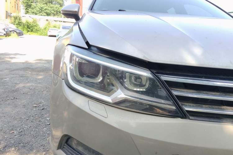 Used Volkswagen Lamando 2015 330TSI DSG Comfort Edition Right Front Headlight