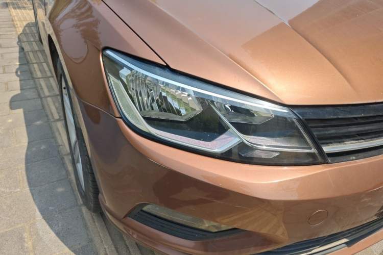 Used Volkswagen Lamando 2015 280TSI DSG Comfort Edition Right Front Headlight