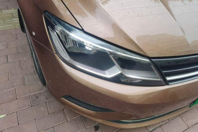 Used Volkswagen Lamando 2015 330TSI DSG Comfort Edition Right Front Headlight