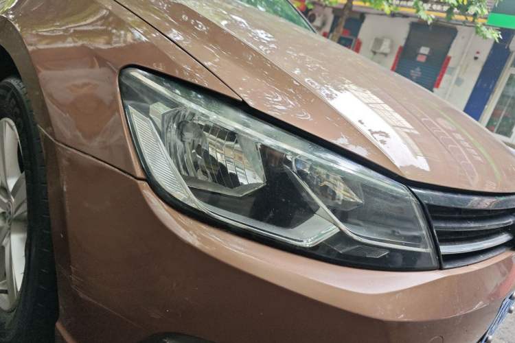 Used Volkswagen Lamando 2015 230TSI Manual Trend Edition Right Front Headlight