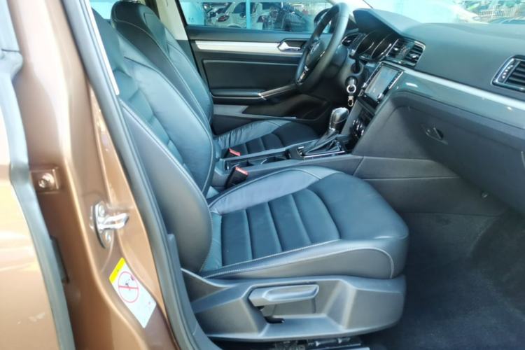 Used Volkswagen Lamando 2015 280TSI DSG Comfort Edition Right Front Seat
