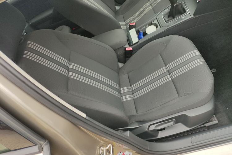 Used Volkswagen Lamando 2015 230TSI Manual Trend Edition Right Front Seat