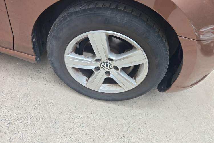Used Volkswagen Lamando 2015 230TSI Manual Trend Edition Right Front Wheel Hub