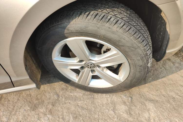 Used Volkswagen Lamando 2015 230TSI DSG Fashion Edition Right Front Wheel Hub