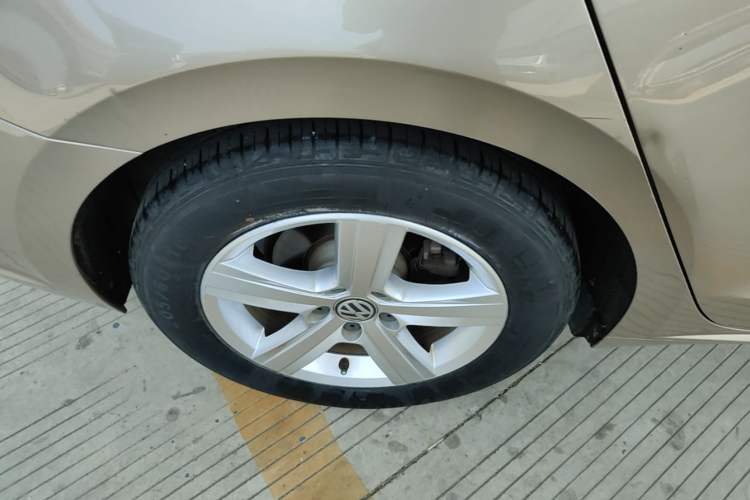 Used Volkswagen Lamando 2015 230TSI Manual Trend Edition Right Rear Wheel Hub