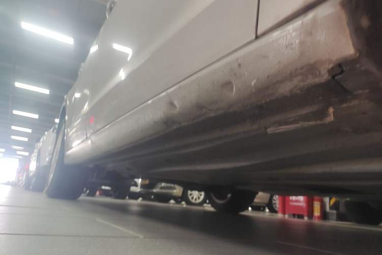 Used Volkswagen Lamando 2015 280TSI DSG Comfort Edition Right Side Sill