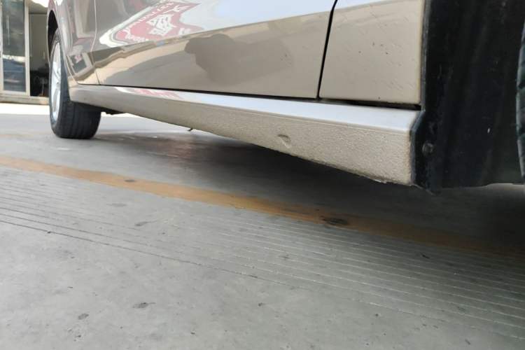 Used Volkswagen Lamando 2015 230TSI Manual Trend Edition Right Side Sill
