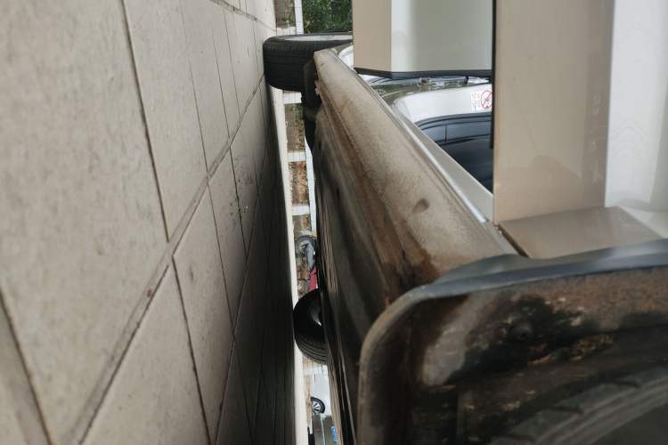 Used Volkswagen Lamando 2015 230TSI Manual Trend Edition Right Side Sill