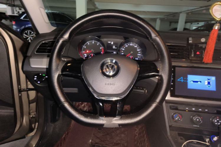 Used Volkswagen Lamando 2015 230TSI Manual Trend Edition Steering Wheel