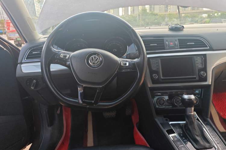 Used Volkswagen Lamando 2015 330TSI DSG Comfort Edition Steering Wheel