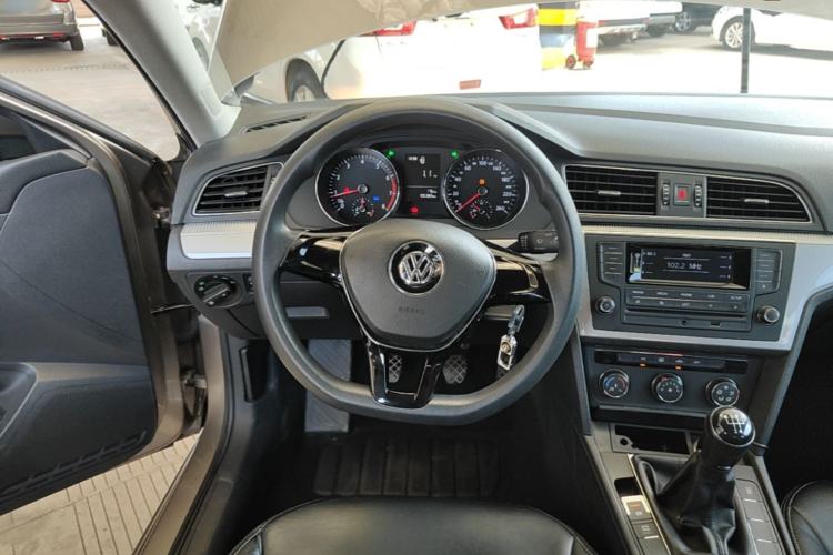 Used Volkswagen Lamando 2015 230TSI Manual Trend Edition Steering Wheel