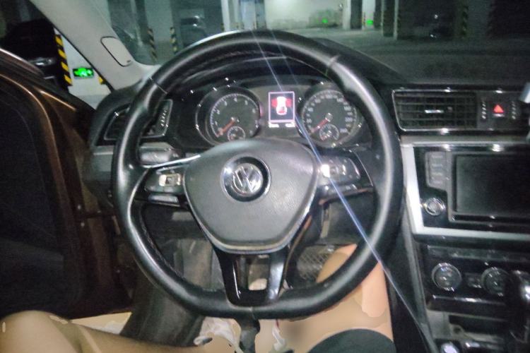 Used Volkswagen Lamando 2015 280TSI DSG Luxury Edition Steering Wheel
