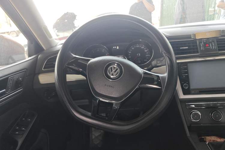 Used Volkswagen Lamando 2015 230TSI Manual Trend Edition Steering Wheel