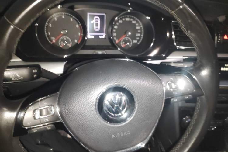 Used Volkswagen Lamando 2015 280TSI DSG Comfort Edition Steering Wheel