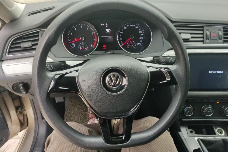 Used Volkswagen Lamando 2015 230TSI Manual Trend Edition Steering Wheel