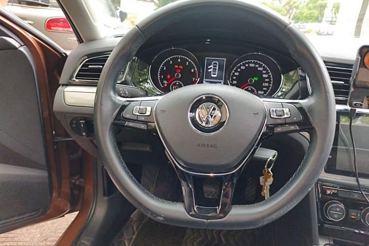 Used Volkswagen Lamando 2015 280TSI DSG Comfort Edition Steering Wheel