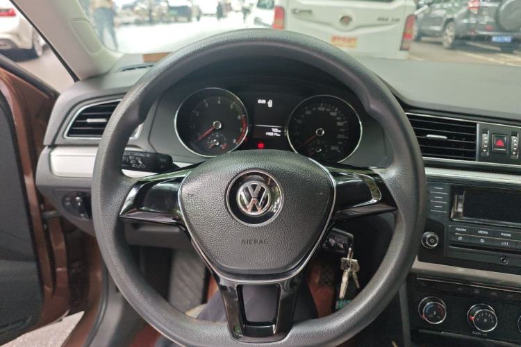 Used Volkswagen Lamando 2015 230TSI Manual Trend Edition Steering Wheel