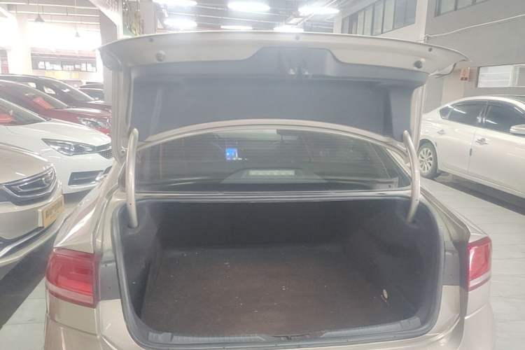 Used Volkswagen Lamando 2015 280TSI DSG Comfort Edition Trunk