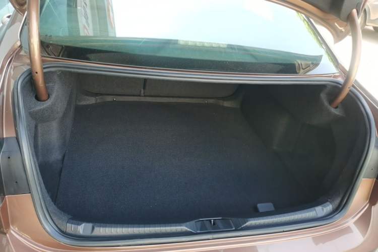 Used Volkswagen Lamando 2015 280TSI DSG Comfort Edition Trunk