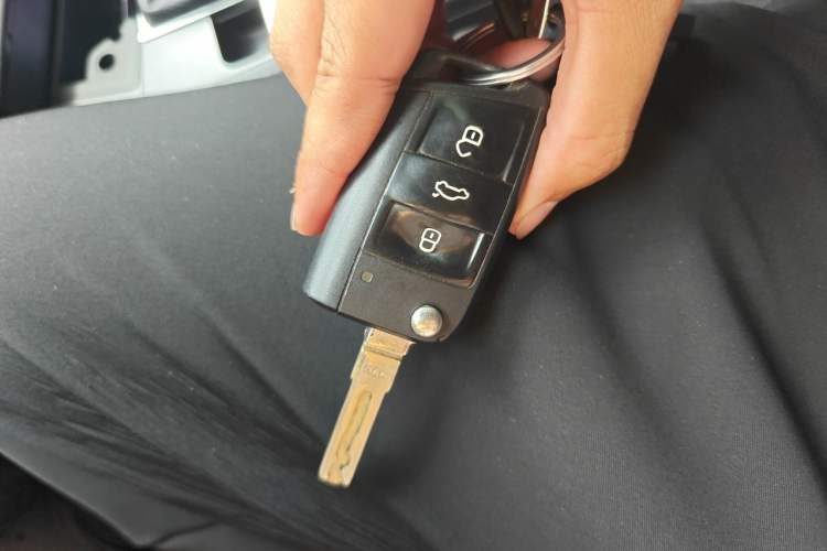 Used Volkswagen Lamando 2015 230TSI Manual Trend Edition Vehicle Key