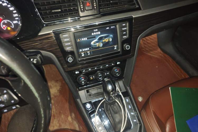 Used Volkswagen Lamando 2015 330TSI DSG Luxury Edition Audio And AC Panel