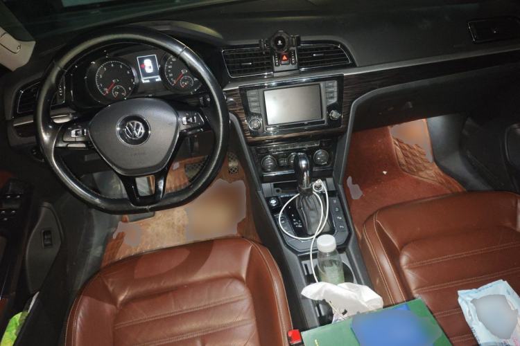 Used Volkswagen Lamando 2015 330TSI DSG Luxury Edition Center Console