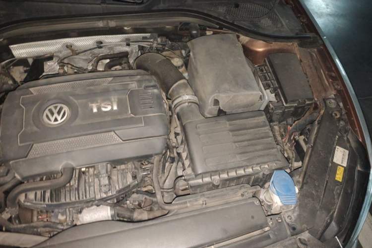 Used Volkswagen Lamando 2015 330TSI DSG Luxury Edition Engine Bay Left